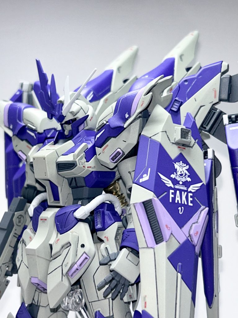 フェイク ν の「Hiー ν 化」は,もう何番煎じか…っていうぐらいのネタですが,自分なりには「通常進化」っぽくまとまった気がします。(やっぱり写真だと青が強く写りますね…。本当はもっと全体的に紫が強いです…。写真も缶スプレー塗装も難しい…。)明後日から新年度となり,次の役職,次の年度はどれだけ自分の時間が取れるか分かりませんが,皆さまの作品を眺めながら…,そして,ボチボチ投稿しながら今後も楽しもうと思います。最後まで見てくださり,ありがとうございました。感想など,コメント頂けたら嬉しいです。4月からの新年度が皆さまにとって幸せな1年になりますように。それでは失礼いたします m (_ _) m