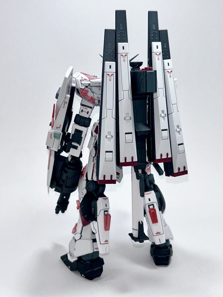 試験が終了し，解体・廃棄（予備パーツ行き）される前に，緊急に実戦配備される機会があり，予備のフィンファンネル４基と開発段階のビームガトリング＆シールドを追加装備して出撃。パイロットが命の危機を感じた際にサイコフレームが発光。４基のフィンファンネルは正四面体を模り，ガトリングシールドは独立飛行をして相手を牽制した…という公式にはない目撃情報があるという…。…といった妄想も考えてみました…。