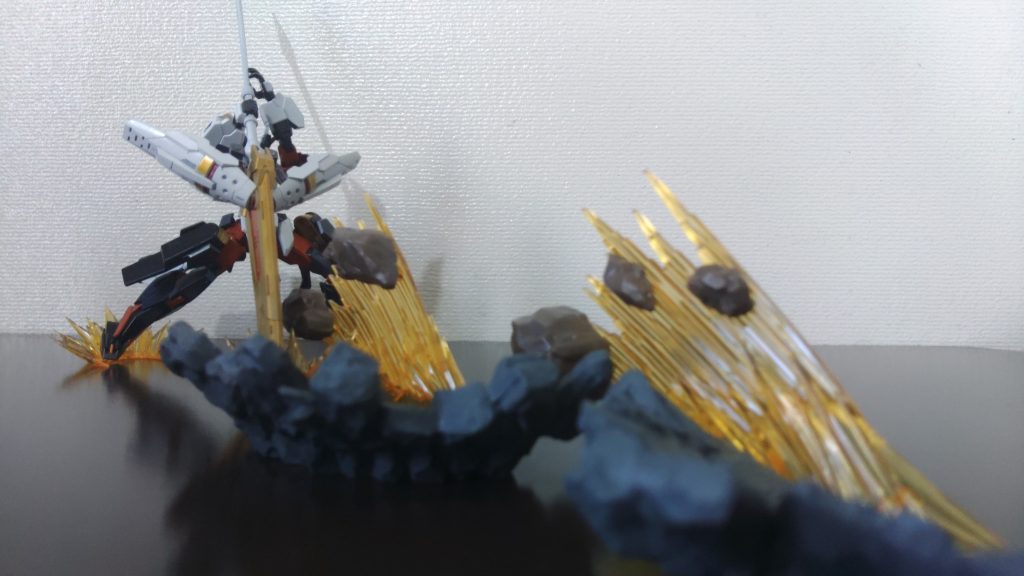 「SATURN∞BREAK」地面に槍を突き刺し、強力な衝撃波をぶつける技。