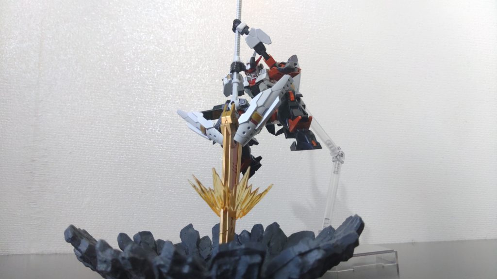 「GRAVITY∞PAIN」高所から自由落下し、渾身の力を込めて槍を突き刺す技。