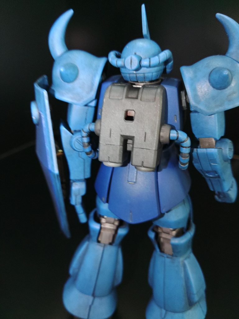 シールド持ち手を紛失したため、腕に初めから開いてた穴に真鍮線にて無理矢理固定w