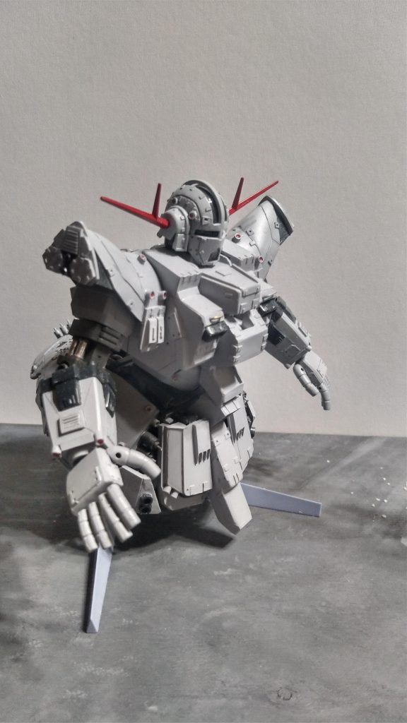 色は悩んだ結果試作機ぽいからサフに半光沢クリアー