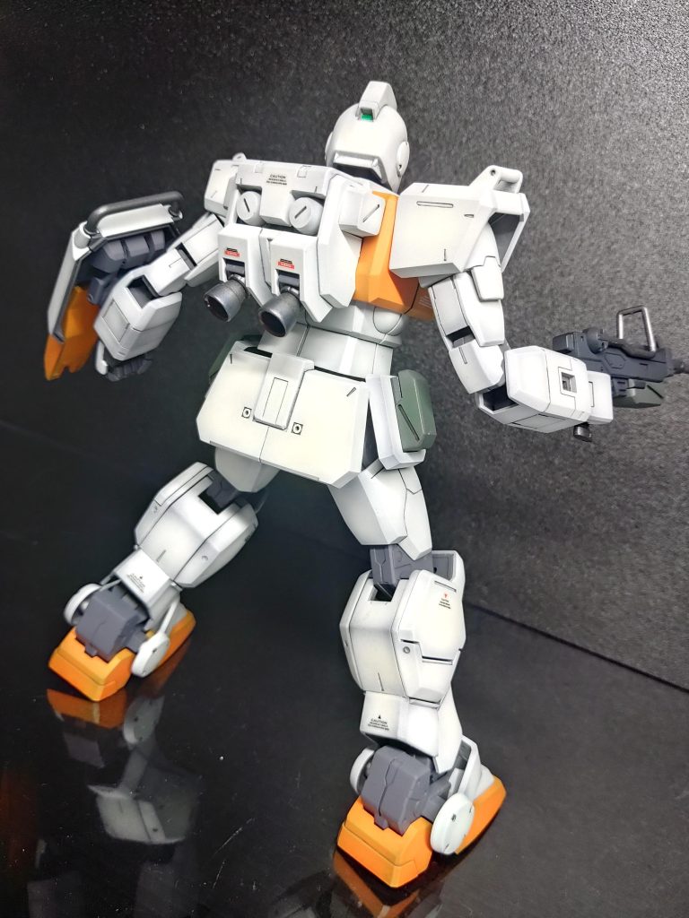 なんか物足りないカンジで製作してて、ふと思いついた！そう、アイツだよ、アイツ、HGUCの202！スタイリッシュな陸戦型ジム！！