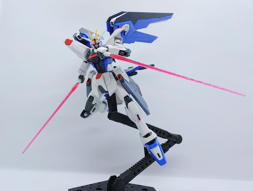 セイバー戦のときのイメージが強いけど、逆手持ちサーベルもカッコ良い