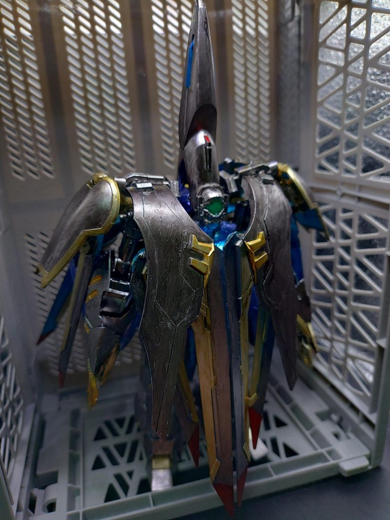 ◯極秘戦略機 ANIAファウンデーションとの戦闘から、オーブや世界が再び危機に晒されないために試験用に開発した機体。隠密行動と戦略兵器として、超遠距離から拠点を破壊する火力を誇る機体で、戦争の火種をもみ消す事を目的とした特務機になります。ニュートロンジャマーキャンセラーを装備し核エンジンを搭載しています。