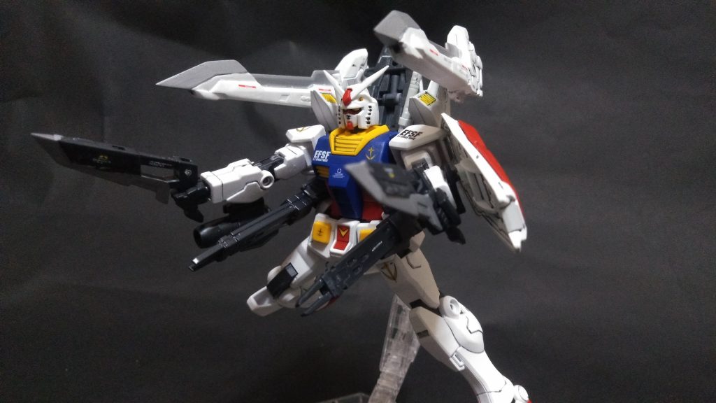 ウイングブレードのビームガン、レールガンを同時に展開してフルバーストも可能。