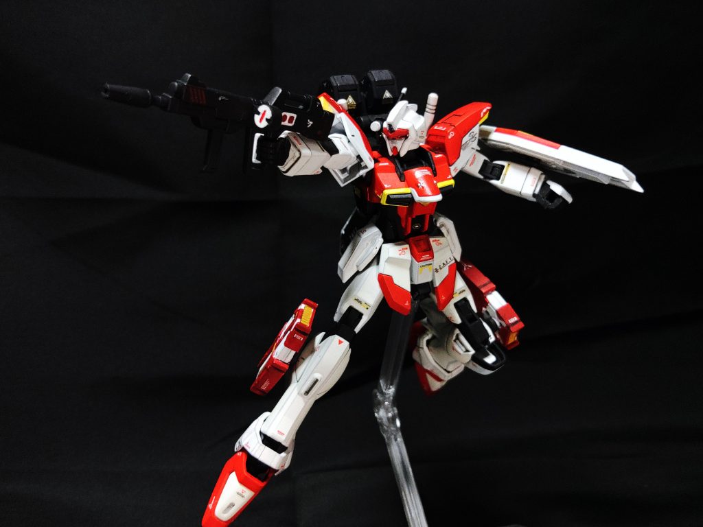 MA-BAR73/S 高エネルギービームライフルデスティニーガンダムが装備していた物と同型で出力に余裕ができたことにより装備できるようになっている。またM68キャットゥス 500mm無反動砲も装備するが基本的には打ち切りの使い捨て兵装として使われる。