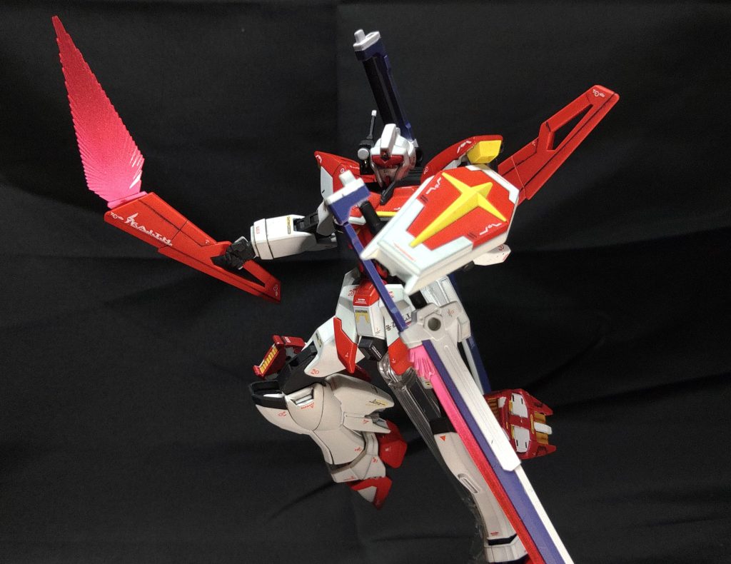 ソードライトシルエットバックパック変更により機動力は多少落ちたが、その代わり近距離戦での対応力が向上している。