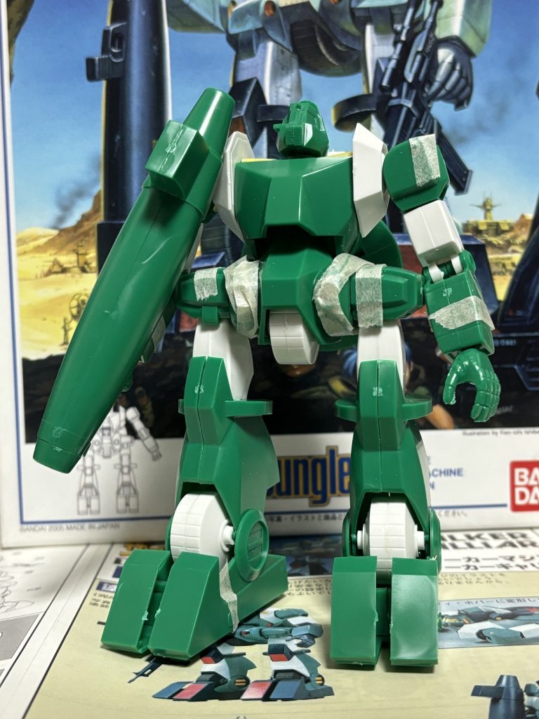 ウォーカー・ギャリアを仮組みした状態。はじめは、ちょこっとイジって赤く塗ればいいのかな、と思ってましたが、けっきょくはあちこち改造することに。。。