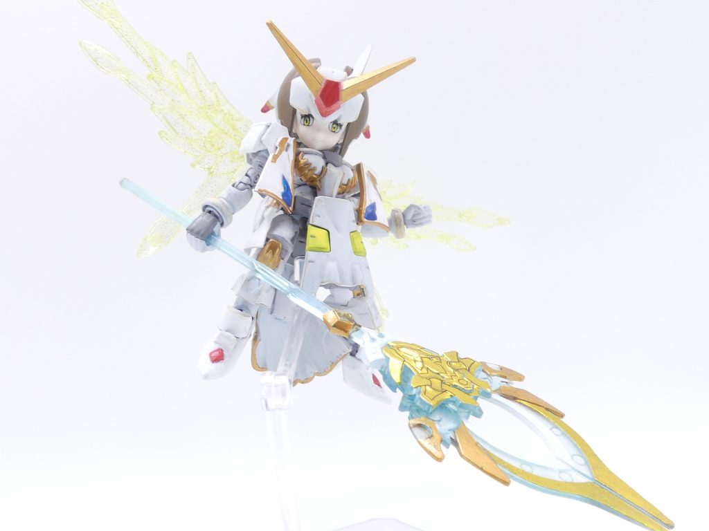 女神・エースデイ：「エバーランド」の女神、らしい。かつての世界の危機の際には私たちの世界と接触、ＳＤガンダムを愛する７人の少年少女に「エバーブック」を託した。巨大な杖を持ち戦闘力も高いとか何とか。翼はＳＤ三国伝、真・孔明リ・ガズィから。