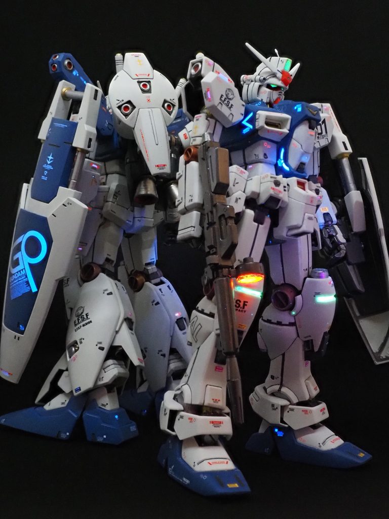 フルバーニアンと背中合せで。そういうシーンはありえないんですけどね😅😅こうなって来ると、GP-02も手に入れたくなってくる。03は積んでるし、来月か再来月か忘れたけど04はプレバンで無事購入出来たので、GPシリーズをズラッと並べてみたいですね。