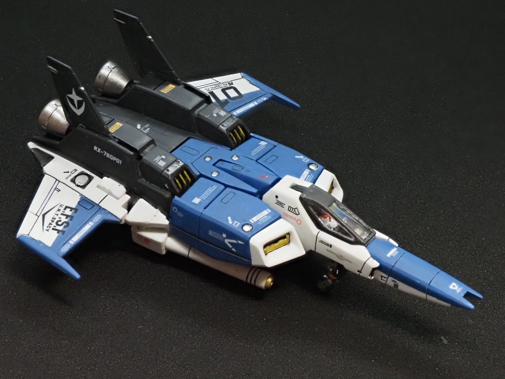 作ってて1番楽しかったコアファイター。機首と主翼をちょっと塗り分けてみました。あ、コアファイター用の、ダクトに付け替えるの忘れてますね😅😅