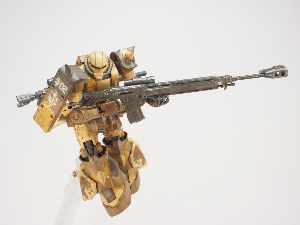 迷彩パターンは、水転写デカールの貼付け・再現なのですが上手に貼れる気がしなかったので、ホビージャパンさんの作例を参考にマスキングテープを迷彩パターンに合わせてカットし、塗装致しました（筆塗り）。 デカールを貼り付けるより時間はかかったかもしれません(;^_^A