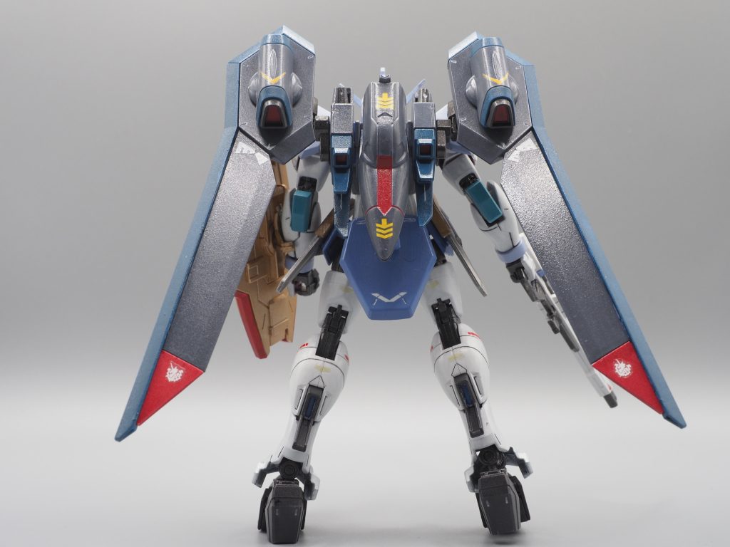 デカールは手元にあったガンダムデカールを適当に貼っています。本体の白いところには紅を差し、それ以外には白を貼りました。バックパックは黄色中心に貼ってます。「月光のワルキューレ」マークがあると完璧だったのですが、まだオリジナルデカールを作る力はありません。。。