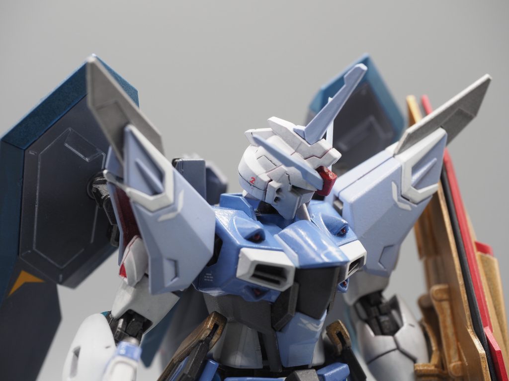 アグネスらしさって何だろう、、と考えて、赤を差し色として随所に散りばめました。頭部側面の小さな赤いデカールはピアスのイメージです(劇中ではピアス着けてませんでしたが)。