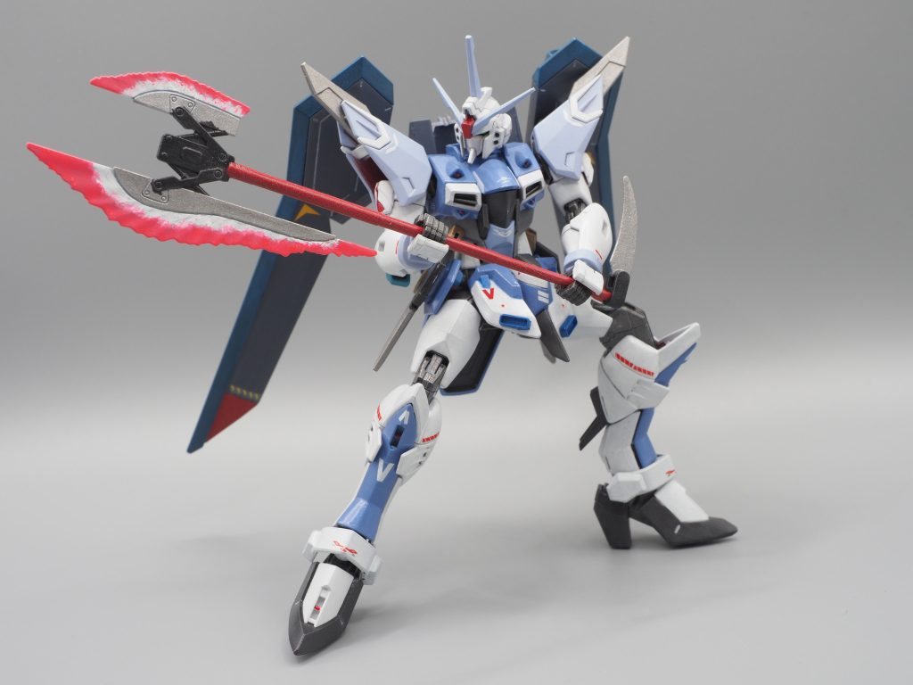 スラッシュザクファントム風のポーズ。長尺の武器は画になります。