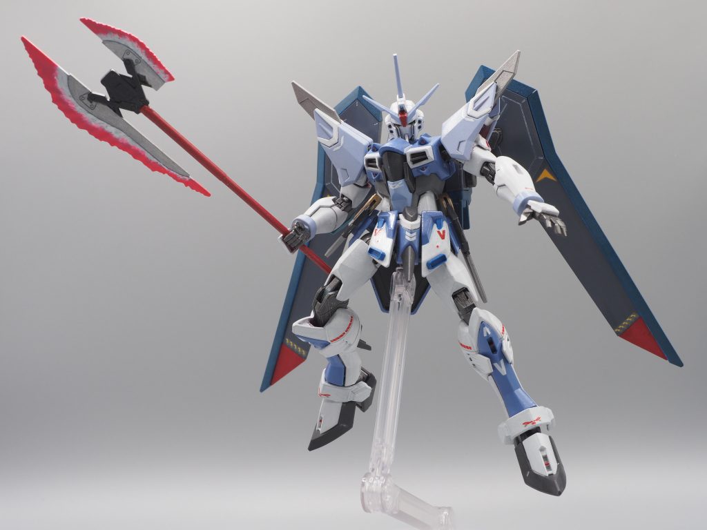 ギャン搭乗時はビームアックスを持っていたので、HG 1/144 スラッシュザクファントムからビームアックスを頂きました。