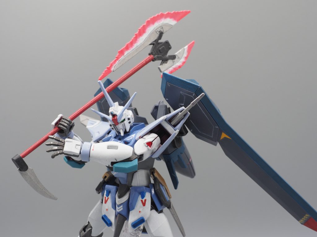 肘のパーツは差し色で、ピーコックグリーンにしました。