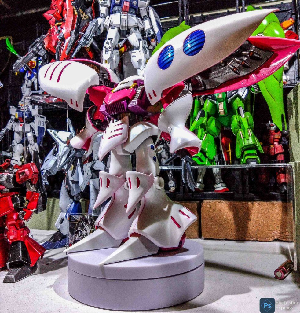 無改造塗装のみ。パールホワイト以外はアクリジョン筆塗りだったかな。肩部の青はガンマカだったかもしれない。投稿しなかった理由の一つにこれで完成でいいのか?って疑問もありまして。スミ入れもしてないんですよね。クドくなるような気がして。