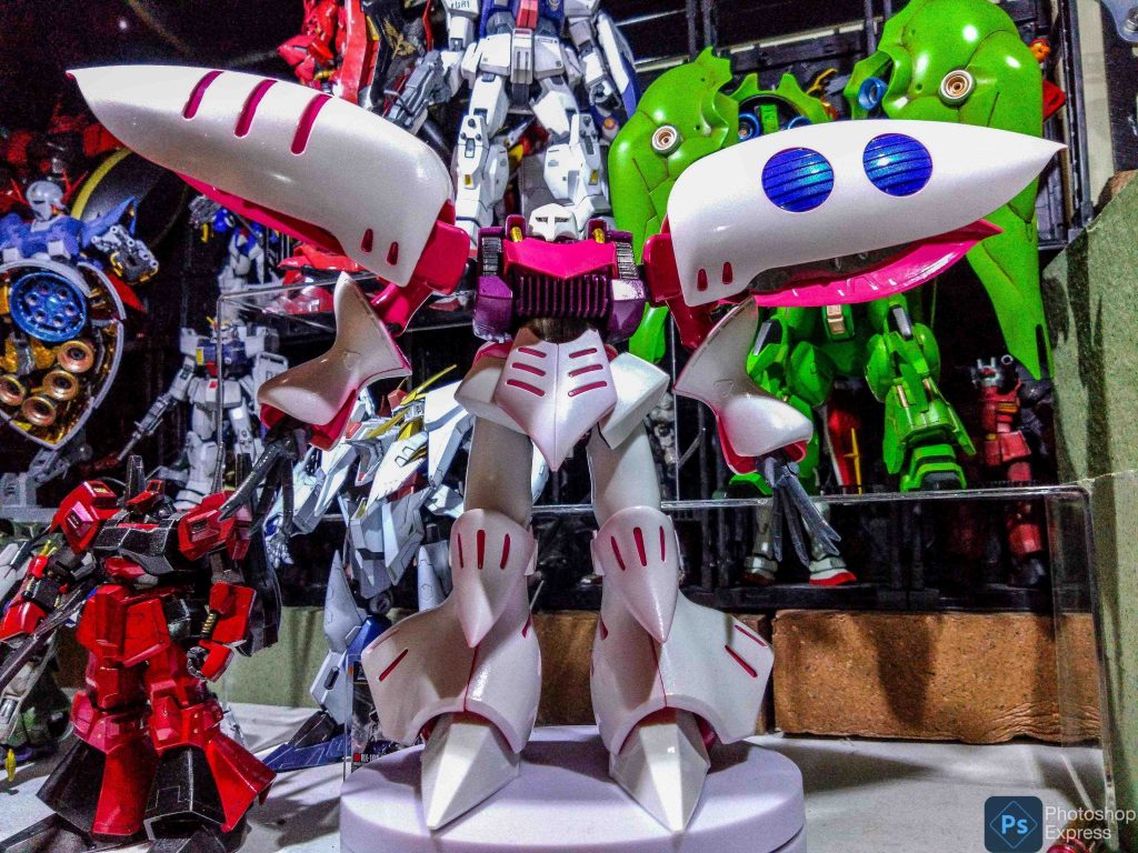 塗るべき所は塗ったので気が向いたら改修することになろうかと。ちなみにホワイトパールは水性です。ピンクと紫はそれぞれアクリジョンを調色して筆塗りしました。コレを糧にHGキュベレイ作ろうと画策してるのですがどう考えても逆でしたね。HG先に作れば良かった。