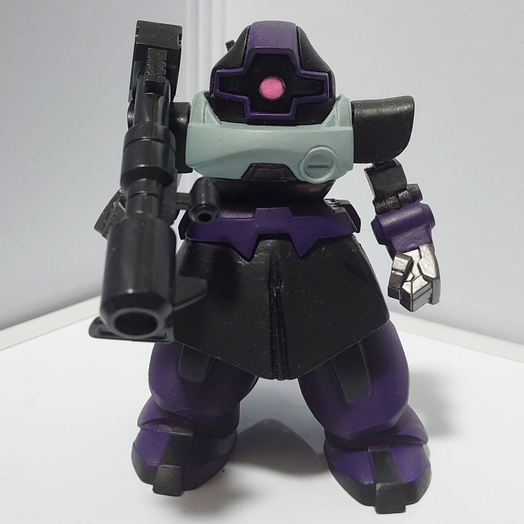 スカートアーマーは、プラ板プラ棒の現物合わせ……曲面不足でゲルググっぽいジャイアントバズは合わせ目消しすらしてません