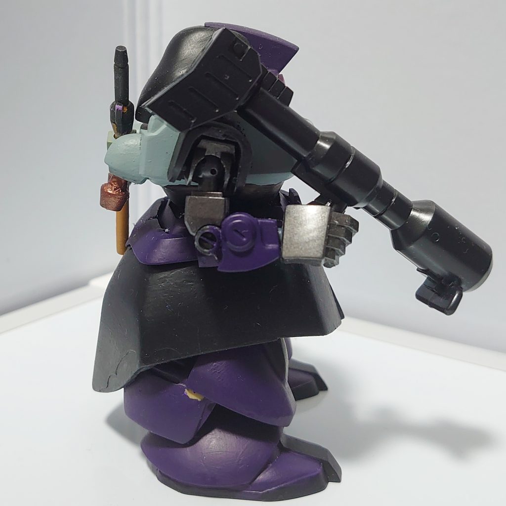 足の装甲が干渉しまくって、早速塗装ハゲw