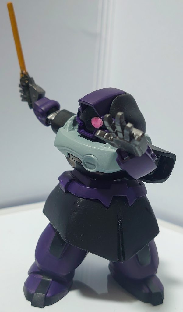 スカートアーマーが干渉しまくって足はほとんど動かない……けどまぁ上半身が表情豊かだし、シルエットフレームのおかげで足首はよく動くから接地も悪くないあんまり気にならないかなどうせホバー走行だしw