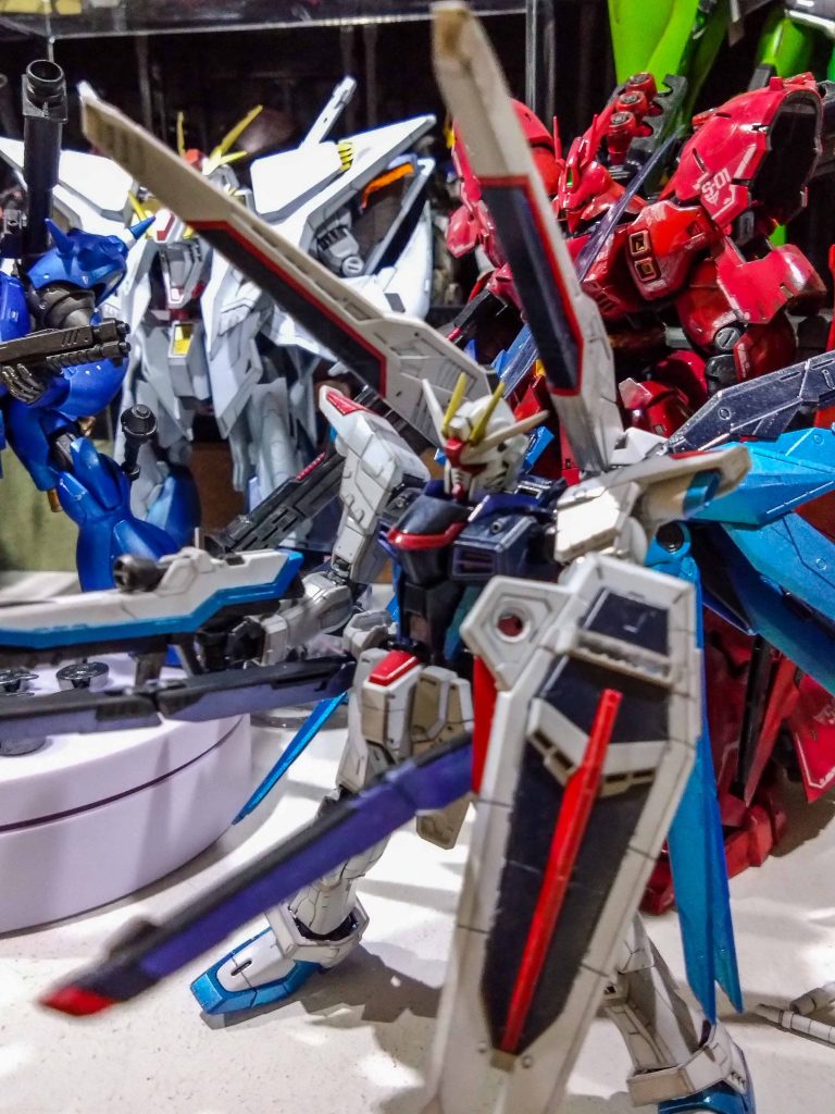 このあとジャスティスを組む予定だったのですがやる気なくなったなあ。とにかく今月もノルマの3機+遊び達成できました。しかし資格試験あるのでしばらくガンプラは封印ですかね。
