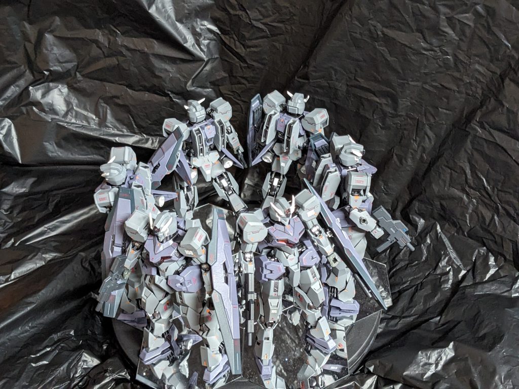 最終決戦への投入も考慮されたが修復が間に合わず、そのため幸か不幸か消滅を免れたガンドアームズとなった。