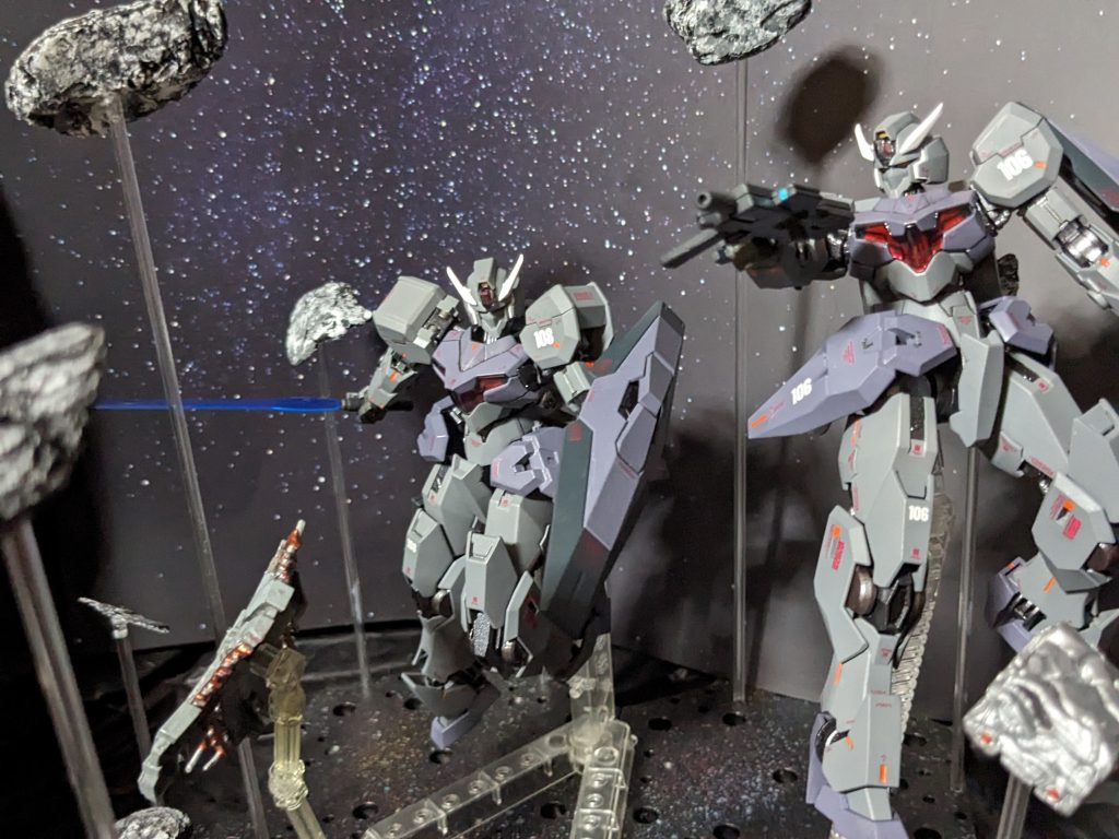 宇宙空間デザインが良くビームサーベルの構えもきれいに決まります。