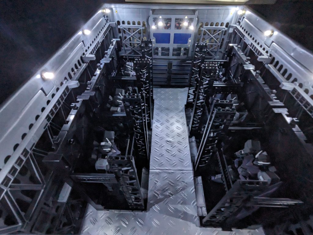 格納庫に入れるととても映えます。