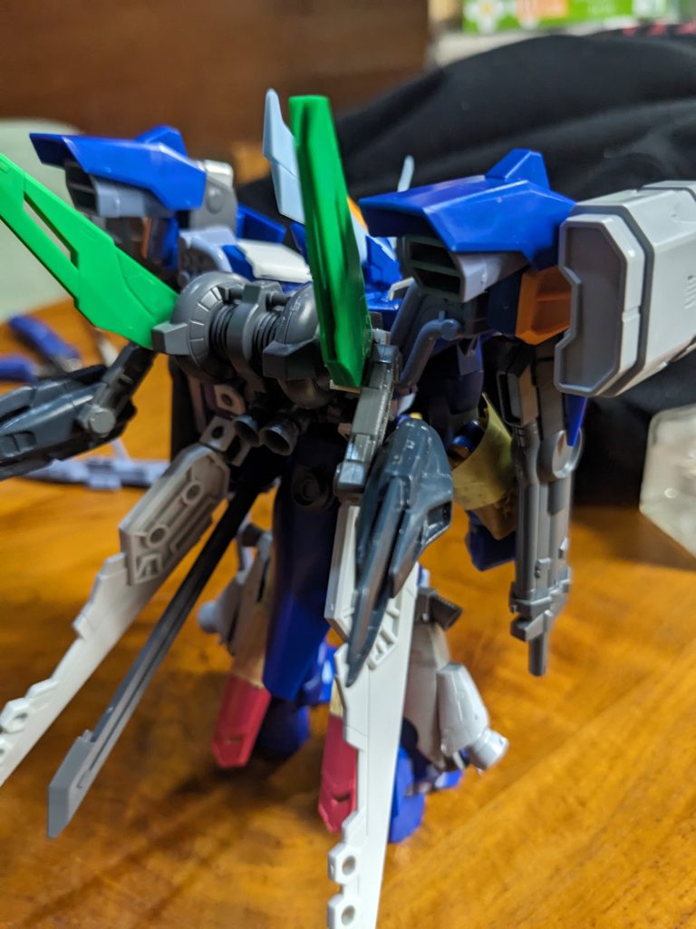 ジャンクパーツなどを張り付けまくっています。こういうことがあるのでジャンクも安易に捨てられないんですよね(笑)