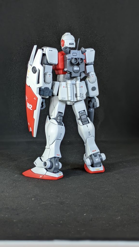 バックショット。メカサフん吹いたあとに、仮組みし、バーニアをシルバーで塗るか悩み、１度バラしたときに、左下のバーニアが、根本から折れてしまったので、瞬接で固定してそのまま仕上げとしました。角度が微妙にずれてしまったが普段は見ないからまぁいいだろうとしました。