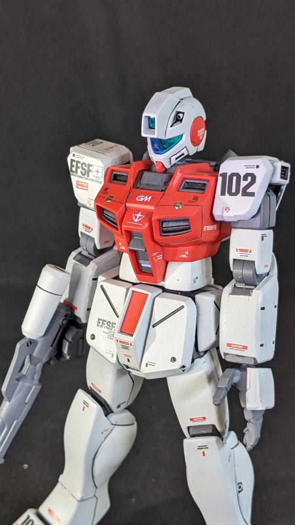 胸部にメタルパーツを仕込み、ゴーグルには100均のオーロラテープを貼ってあります。