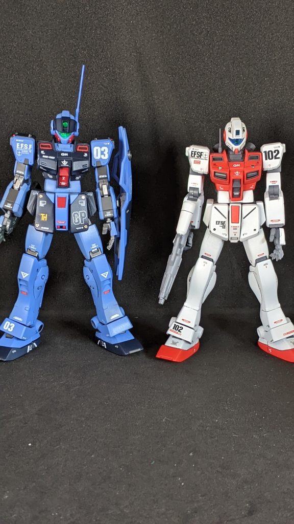 前回作製したジムスナイパー2と一緒に。延長しているので、同じくらいの高さに仕上がりました。しかし、ジムコマのほうが線が細いといった印象です。