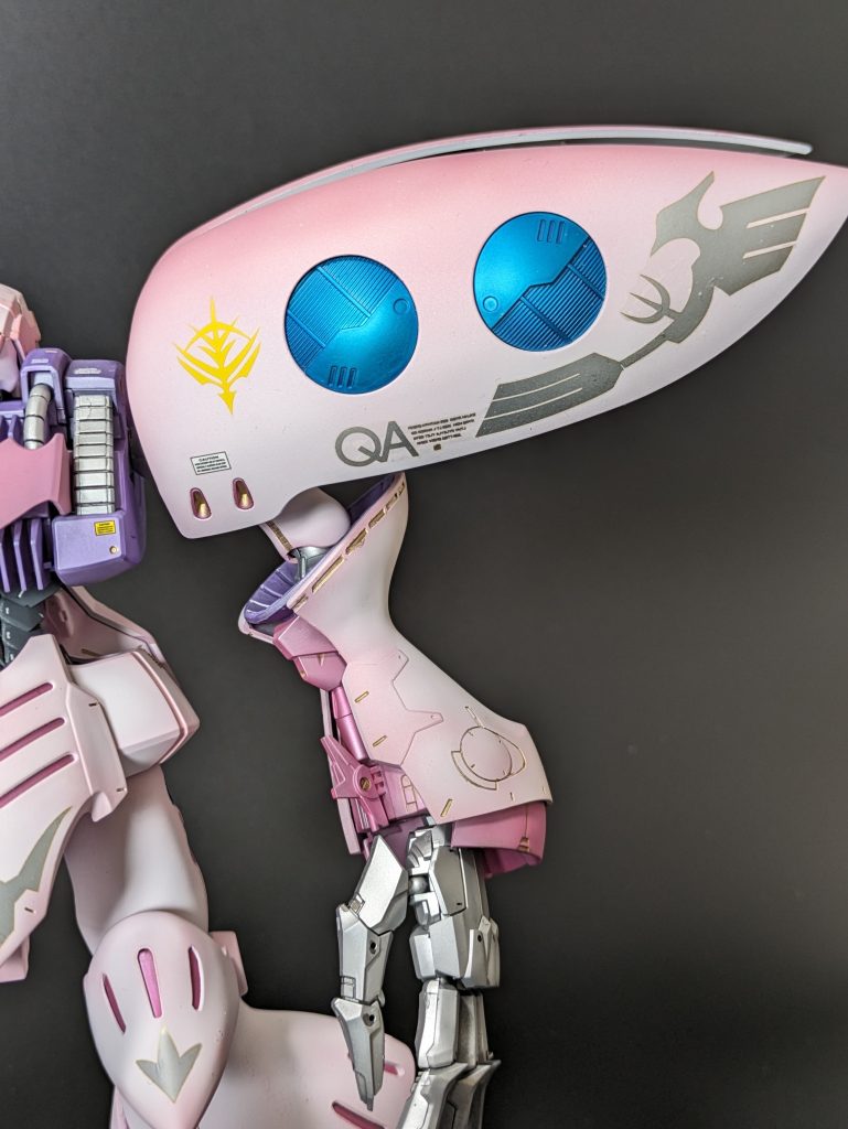 色合いが、桜色（ピンク）から白（ホワイト）に色合いがボケるように、色の境目ができないように気をつけて塗装しました。