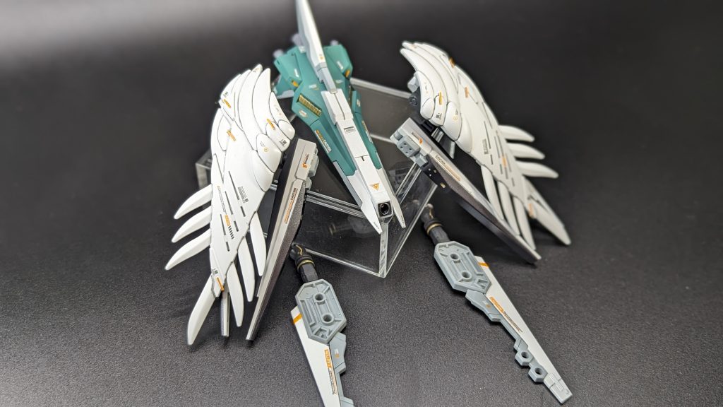 背面バックパック一式。これ単体での飛行モードも考えましたが、コンテストの期限に間に合わないと判断して諦めました。また、自分の感覚でデカールを多めにしてみました。コッテリし過ぎたかなぁと思いましたが、写真で見るとちょうどよい感じですね。