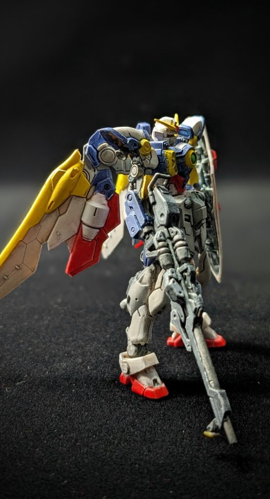 ウイングガンダムをよく知らないのでカラー見本を探すのが大変でした。武器はほんと雰囲気で塗ってます。