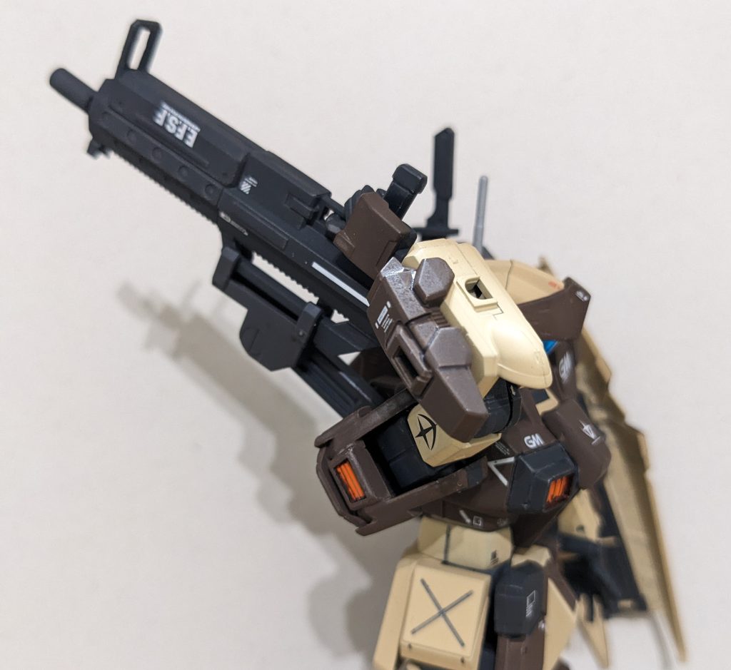 マウントしたマシンガンを握れるようにしました。