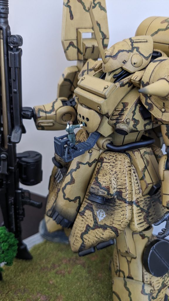 「修理完了、敵を警戒しつつ本隊に合流する。」彼は第17装甲大隊所属です。普段AFVモデルとか作ったことないので、戦車とか歩兵がいませんが、並べたくなります😭