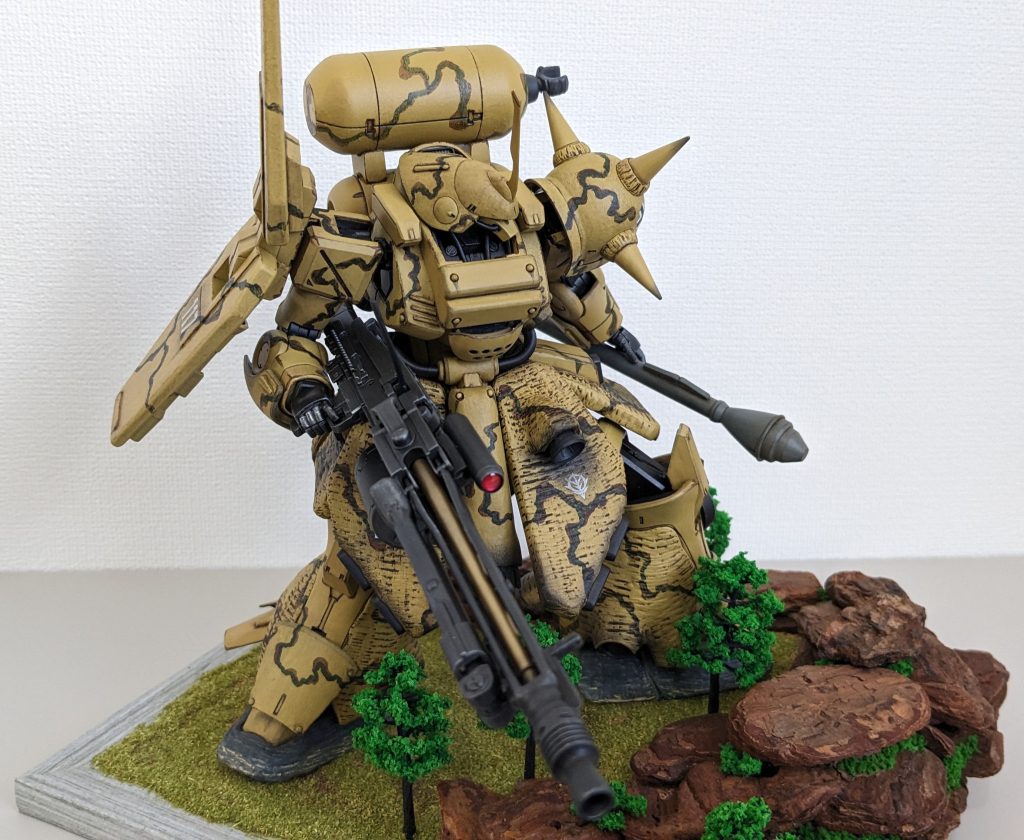 ここからはこの同一ポーズを角度変えて撮影した写真になります。シュツルムファウストは筒部分を太くしたかったのでプラパイプで自作。筒の中にフリーでネオジム仕込んで、左手で好みの部分で持てるようにしました。