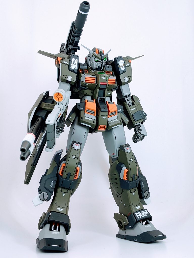 小学生の頃、大好きだったフルアーマーガンダムを彷彿とさせるフォルムとスタイリング。「三つ子の魂百まで」とはよくいったもので、大人になっても大好物なんです。