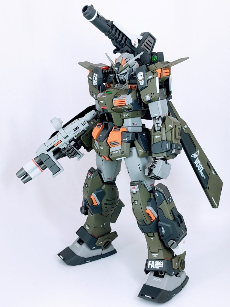 マスキングテープを用いての塗分け箇所は過去一。後から考えれば「デカールで何とかなったのでは？」と思う部位もあります。まぁ、本人楽しんでやってるので構いませんが(苦笑)