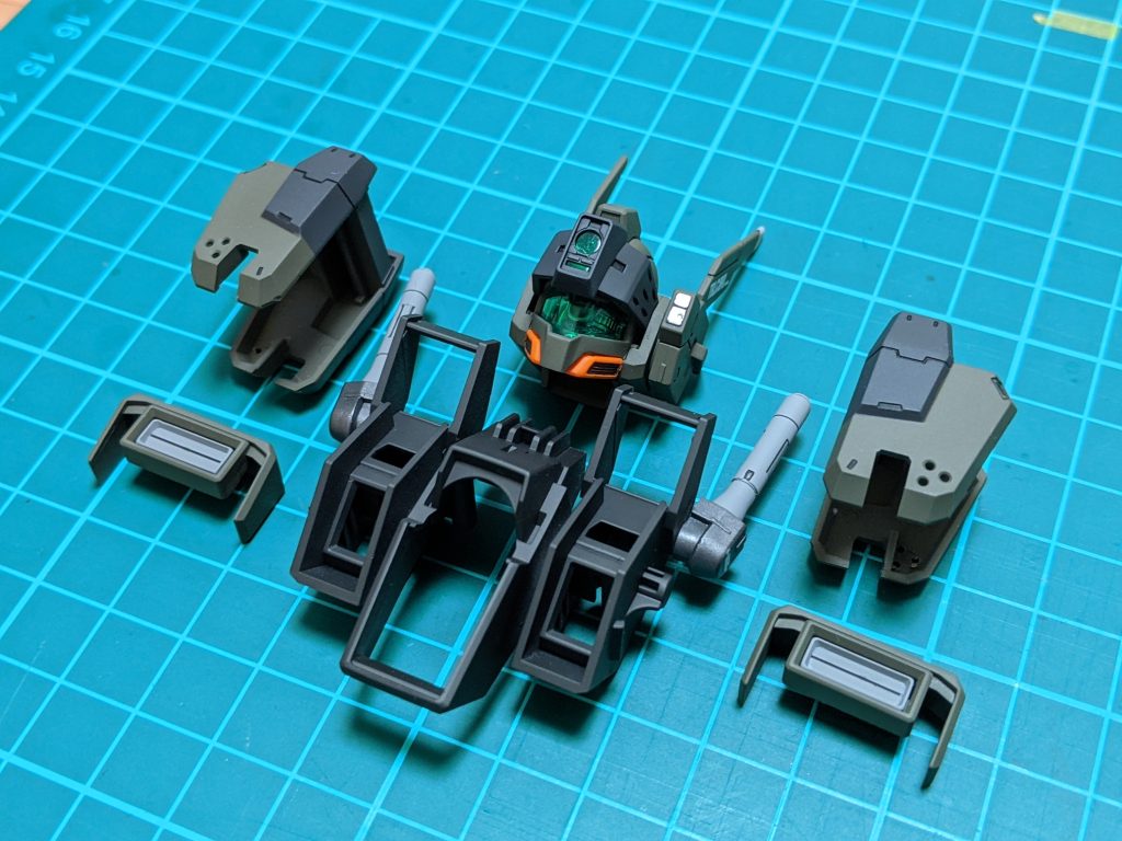 ジム・タービュレンスへの交換パーツも組んでみましたが、このままお蔵入りかなぁ～。（気が向けば交換するかも・・・）某プロモデラーの方がデザイン担当したというこのキット、一杯やりながらジックリと眺めて愉しみたいと思います。(乾杯！)最後までご覧頂きありがとうございました。