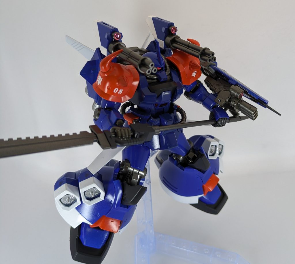 ヴァリアブルポッドと腕部3連装ガトリングのレンズ部はカスタマイズマテリアル3Dレンズを使用。最初はこれをモノアイにする予定でしたが、あまりにもギョロギョロしてて気持ち悪いので、レンズの方だけにしました…笑。モノアイはメタリックシールを使用してます。