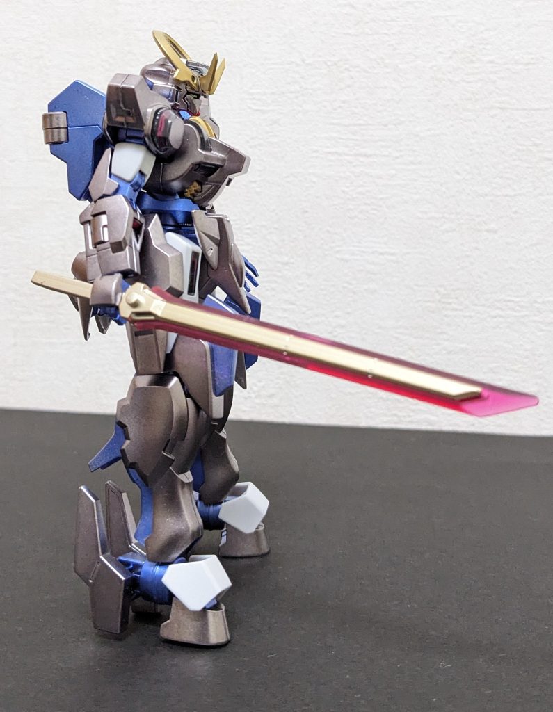 右側面ガンダムマーカーのヘビーガンメタリックが好き過ぎて、いつかメインに使ってやろう☝️!!と思ってましたのでシュバルゼッテでチャレンジ😆!!個人的には、バッチリハマってると思うのですが、いかがでしょう❓