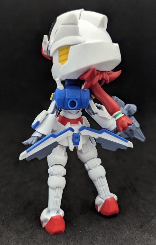 後ろ…実は価格が樋口一葉×1位したのでスーパーミニプラ的ながっつりしたプラモ的なの想像してたのですが現物は結構ちっちゃかったですね、イメージとしては同じくBANDAIが販売してるカプセルトイのAQUASHOOTERSとかガシャポンクエストのフィギュアを一回りデカくした感じ、アクションフィギュアとしてはがっつり動く感じでは無いですが首とかのボールジョイント部分がねじ切れないようにプラ材になってたり動かし安いように工夫はされてたりします。