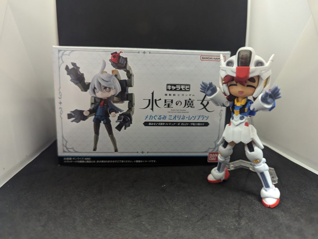 ミオリネさんも買ってあります、いずれはこっちも…。スレッタはニコニコだけどこの2人で諭吉さん1人と考えると…