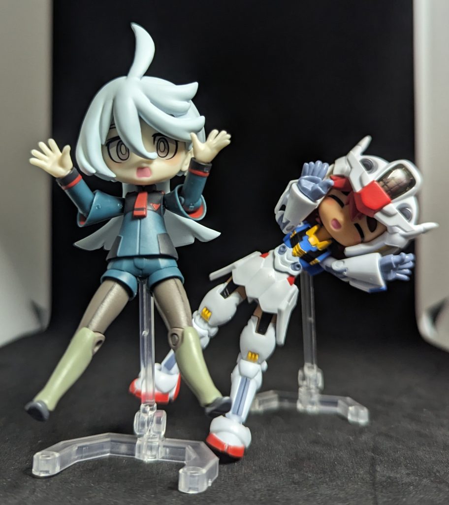 スレッタと同様に表情パーツは4種、左目線、怒り顔、ウィンク、ビックリ顔が付属。どれも可愛いですが件のエンドカードの普通の笑顔っぽいのがないのがちょっと残念。個人的にはビックリ顔が好き、ドッキリ的な…