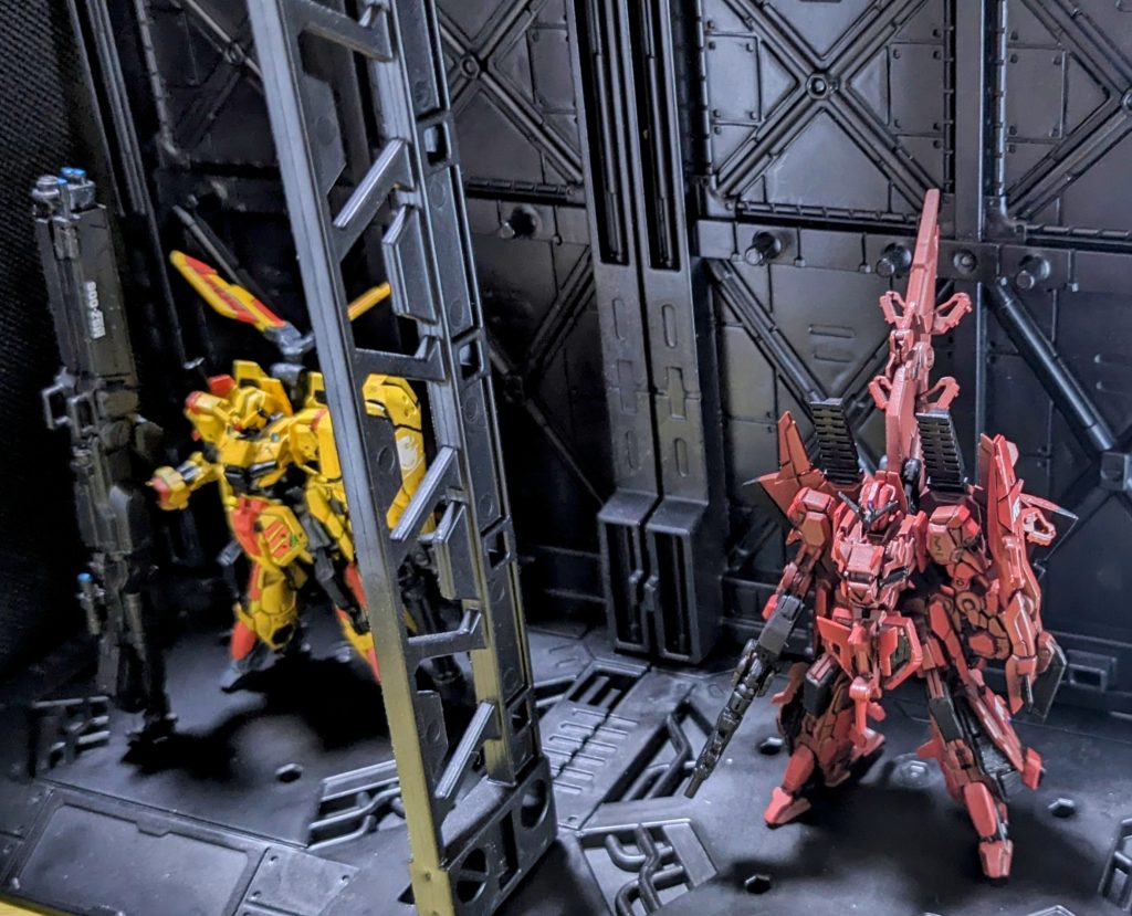 格納庫風写真。奥にいるのは以前作ったグレイゼータです。